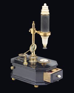 Microscopio compuesto tipo caja, c.1775 de Georg Friedrich Brander