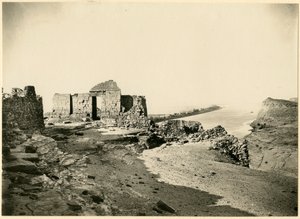 Ruinas del templo, con el Nilo al fondo, Qasr Ibrim, Egipto, fotografía de Georg Steindorff, hacia 1930