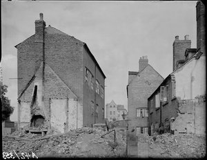 Corte 16, Little Park Street, Coventry, 1941 de George Bernard Mason