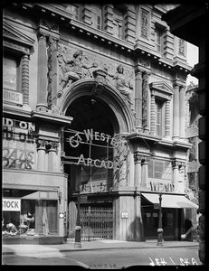 Great Western Arcade, Temple Row, Birmingham, 1941 de George Bernard Mason