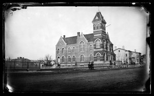 Ayuntamiento, Flatbush, Brooklyn, c.1872-87 de George Bradford Brainerd