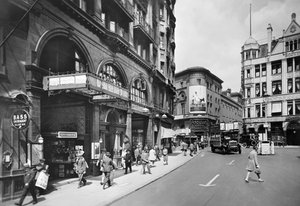 Estación de Piccadilly Circus, entrada de Haymarket, Westminster, Londres, c. 1930s de George Davison Reid