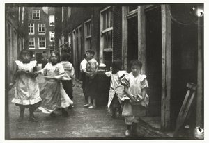 Niños jugando en una calle de George Hendrik Breitner