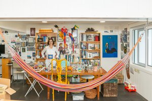 Cristina Rodríguez en su estudio, 2022