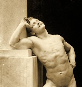 Eugen Sandow, en pose clásica grecorromana antigua, c.1894
