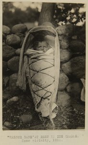 "Washoe Babe" descansando en su cuna. Alrededores de Reno