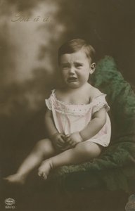 Postal de un niño llorando, enviada en 1913 (foto coloreada a mano) de German Photographer