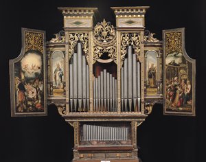 Órgano del coro con paneles abiertos de German School