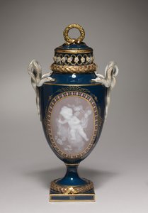 Jarrón cubierto, hecho por la Fábrica de Porcelana de Meissen, Alemania, 1881 de German School
