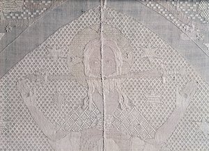 (detalle) de un mantel de altar con Cristo del Apocalipsis, segunda mitad del siglo XIV de German School