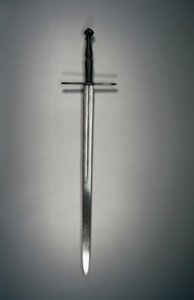 Espada de Mano y Media