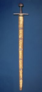 Espada Imperial de los Emperadores del Sacro Imperio Romano con pomo y barra transversal parcialmente dorados, la empuñadura envuelta en alambre de plata y la vaina compuesta por catorce placas de oro de German School