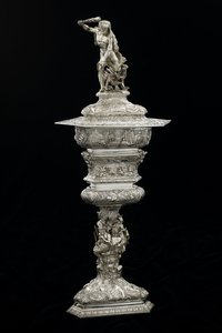Copa y tapa de obra maestra de German School
