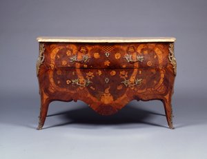 Una de un par de cómodas de marquetería y parquetry, c.1765 de German School
