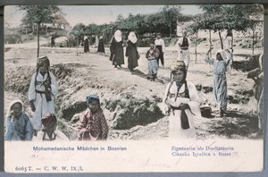 Postal que representa a jóvenes mujeres musulmanas en Bosnia, 1904 de German School