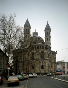 Arte románico: vista de la iglesia de los Apóstoles de German School