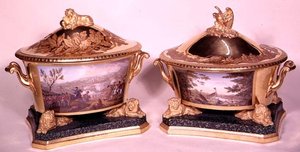 Dos tazones del Servicio de Cena Prusiano, Berlín, 1816-19 (porcelana y dorado)