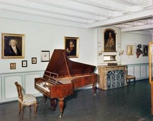 Vista de una habitación con un piano de cola perteneciente a Ludwig van Beethoven (1770-1827)