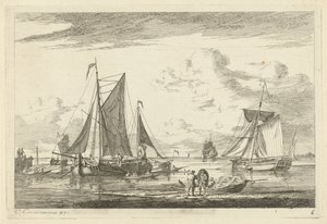Playa y mar con varios barcos.