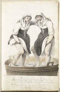 Dos mujeres apisonando cera