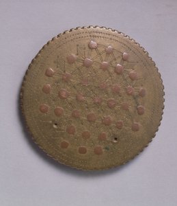 Peso en forma de lente con inserciones de cobre (latón)