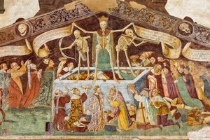 La Muerte de pie sobre un sarcófago donde yacen el Papa y el Emperador muertos, detalle del Triunfo de la Muerte y la Danza de la Muerte de Giacomo Borlone de Buschis
