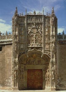 Fachada de entrada (Museo Nacional de Escultura Religiosa) construida 1488-96 de Gil de Siloe