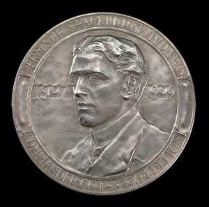 Medalla de la Real Sociedad Geográfica: Expedición antártica de Shackleton 1907-1909 (plata) de Gilbert Bayes