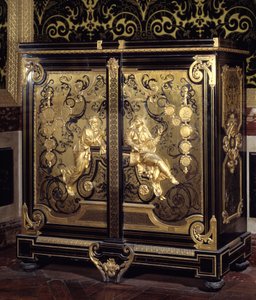Mobiliario estilo Regencia: gabinete con monedas realizado por Gilles Marie Oppenord (1672-1742) siglo XVIII. Versalles, museo del castillo