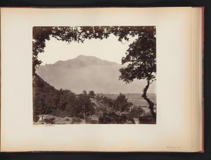 Vista de Capri desde el continente, Italia Capri da Massa (título sobre objeto) de Giorgio Sommer