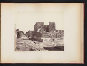 Vista del Tempio della Fortuna Augusta en Pompeya, Italia Tiempo de la Fortuna. Pompeya (título sobre objeto) de Giorgio Sommer