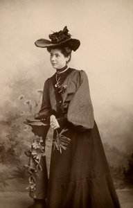 Retrato de una dama elegante con sombrero de Phillipe de Marlier
