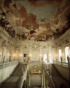 Vista de la Gran Escalera y techo decorado por Giovanni Battista (Giambattista) Tiepolo (1696-1770), representando la Alegoría de los Cinco Continentes. 1753 Palacio de Wurzburg (Würzburg) realizado por el arquitecto Johann Balthasar Neumann (1687-1753) Al