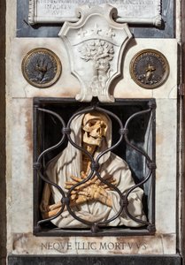La muerte en la cárcel, de la tumba de Gisleni (escultura de mármol policromado) de Giovanni Battista Gisleni