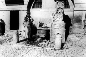 Mujeres en una fuente de Giovanni Battista Simone Unterveger
