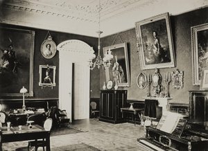 La residencia Paskevich en Gomel. Sala de estar roja, 1860s