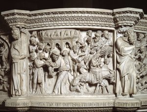 Detalle de los relieves de la Cátedra realizada por Giovanni Pisano (1248-1314): la presentación de Jesús en el templo y la huida a Egipto (detalle) de Giovanni Pisano