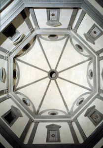 Vista de la sacristía octogonal construida según el proyecto de Giuliano da Sangallo (1445-1516) de Giuliano Giamberti da Sangallo