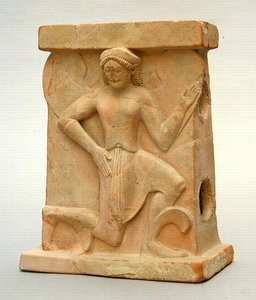Altar Cerámico con Iris, c.500 a.C.