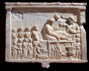 Relieve que representa una escena de banquete de Greek