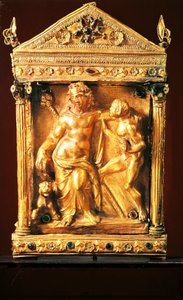 Naiskos con Dionisio ebrio y sátiro, pequeño templo de estilo helenístico con granates y esmeraldas de Tesalia, siglo II a.C. (oro)
