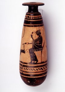 Pintura en jarrón: alabastro usado para contener perfume: una cara representa a una mujer jugando con una cierva y sosteniendo una flor. Su cesta para la lana está detrás de ella. 500 a.C. BNF, Oficina de Medallas de Greek