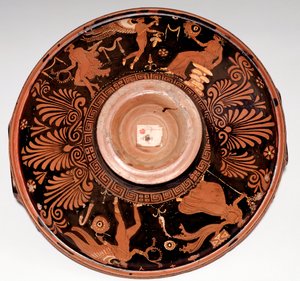 Patera con ménade y Eros (terracota, 325-300 a.C.)