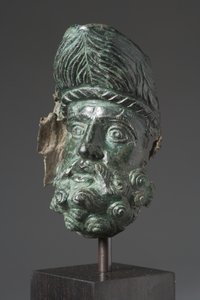 Pico de vaso en forma de cabeza de Heracles
