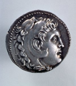 Tetradracma de Alejandro Magno mostrando la cabeza de Heracles con una piel de león