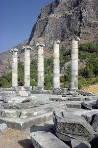Ruinas y Roca de la Acrópolis en el Templo de Atenea Polia, mediados del siglo IV a.C. de Greek School