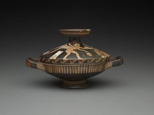 Lekanis de Apulia: cabeza de mujer y genio alado (terracota) de Greek School