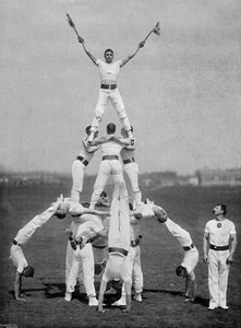Exhibición por el personal del gimnasio de Aldershot, Hampshire, 1895 de Gregory and Co