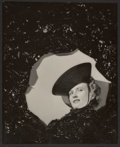 [Mujer con sombrero] de Günther Krampf