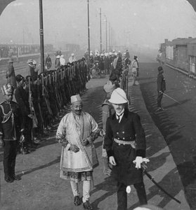 Llegada oficial del Maharajá de Benarés a Delhi, India, 1912 de H. D. Girdwood